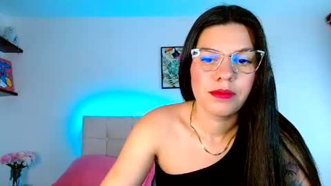 Snapshot of layla_roma chatting on 5, 7, 2026 Lia and Rachel online show from 5, 7, 2026