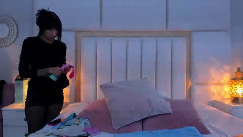 Snapshot of laylaadoll_ chatting on 15, 7, 2026 Lau online show from 15, 7, 2026