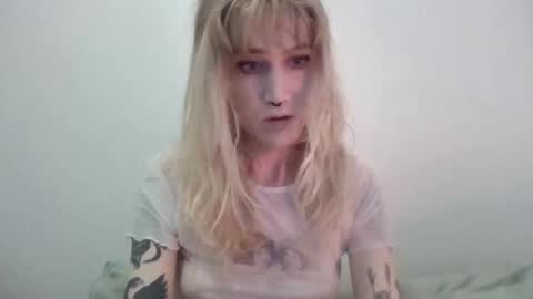 Snapshot of laylahloveless chatting on 9, 9, 2025 laylahloveless online show from 9, 9, 2025