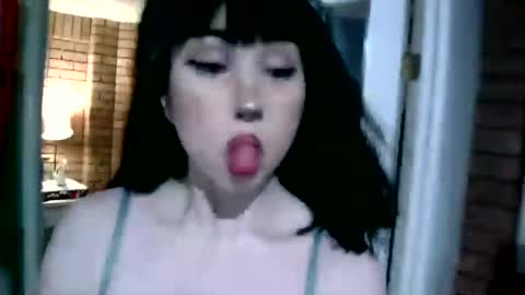 Layla Kills online show from 4, 2, 2025