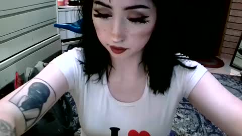 Layla Kills online show from 12, 2, 2025