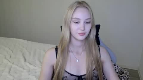 Snapshot of laylapretty001 chatting on 17, 10, 2025 LaylaPretty001 online show from 17, 10, 2025