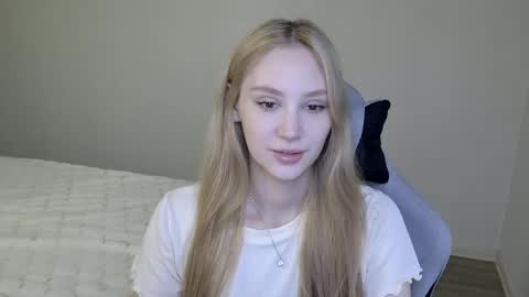 Snapshot of laylapretty001 chatting on 8, 11, 2025 LaylaPretty001 online show from 8, 11, 2025