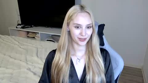 Snapshot of laylapretty001 chatting on 7, 7, 2026 LaylaPretty001 online show from 7, 7, 2026
