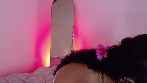 Snapshot of leahangel_ chatting on 11, 5, 2026 LEAH ANGEL online show from 11, 5, 2026