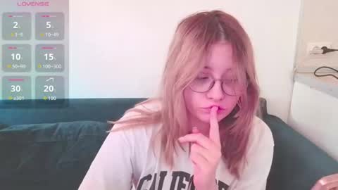 Snapshot of leahlovejoy chatting on 15, 6, 2026 Leah online show from 15, 6, 2026