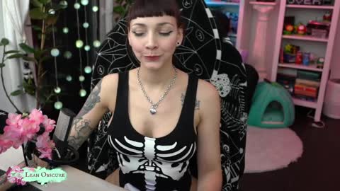 Leah online show from 7, 4, 2026