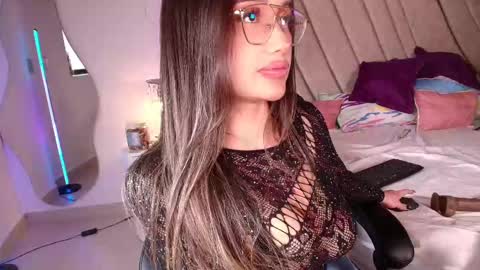 Instagram Leahprada  online show from 21, 2, 2025