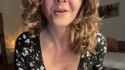 Leah Sparkles online show from 18, 10, 2025