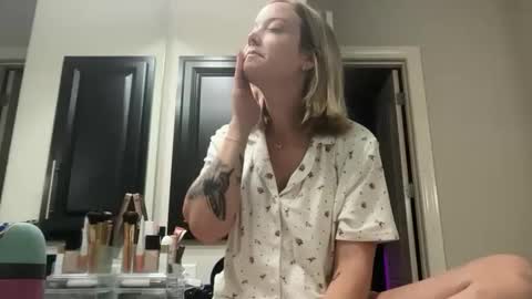 leanneluxecouple online show from 3, 11, 2025