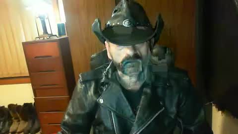 Snapshot of leathergreaser chatting on 26, 4, 2026 leathergreaser online show from 26, 4, 2026