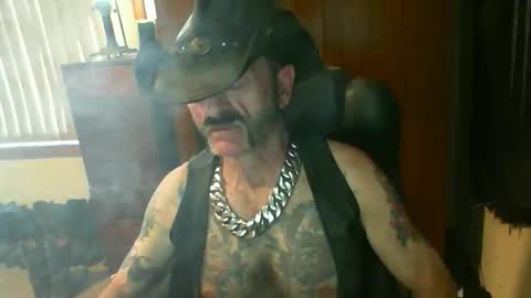 Snapshot of leathergreaser chatting on 29, 4, 2026 leathergreaser online show from 29, 4, 2026