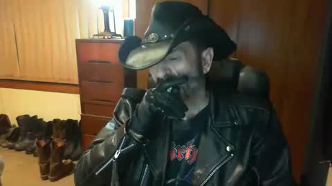 Snapshot of leathergreaser chatting on 30, 4, 2026 leathergreaser online show from 30, 4, 2026