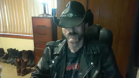 Snapshot of leathergreaser chatting on 30, 4, 2026 leathergreaser online show from 30, 4, 2026