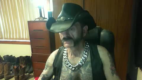 Snapshot of leathergreaser chatting on 4, 5, 2026 leathergreaser online show from 4, 5, 2026