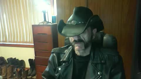 Snapshot of leathergreaser chatting on 4, 5, 2026 leathergreaser online show from 4, 5, 2026