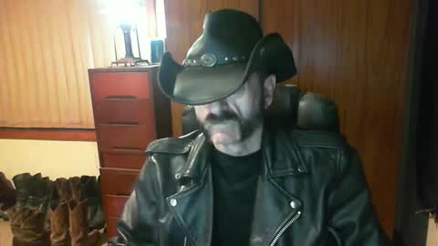 Snapshot of leathergreaser chatting on 5, 5, 2026 leathergreaser online show from 5, 5, 2026