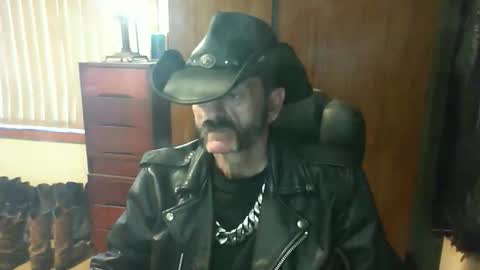 Snapshot of leathergreaser chatting on 7, 5, 2026 leathergreaser online show from 7, 5, 2026