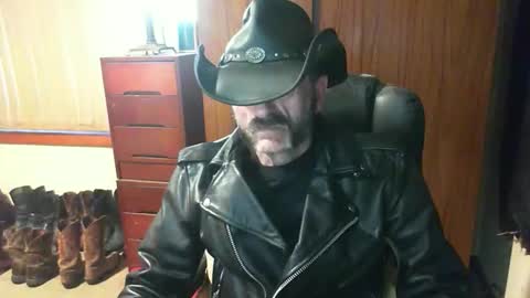 Snapshot of leathergreaser chatting on 9, 5, 2026 leathergreaser online show from 9, 5, 2026