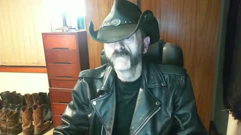 Snapshot of leathergreaser chatting on 9, 5, 2026 leathergreaser online show from 9, 5, 2026