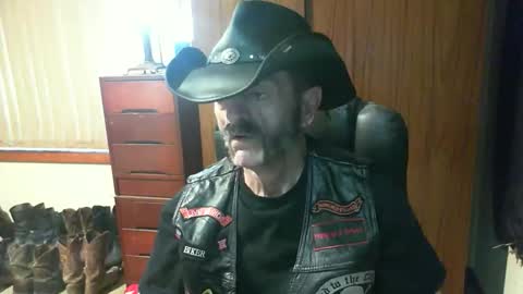 Snapshot of leathergreaser chatting on 11, 5, 2026 leathergreaser online show from 11, 5, 2026