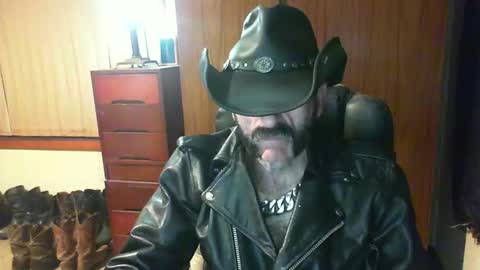 Snapshot of leathergreaser chatting on 12, 5, 2026 leathergreaser online show from 12, 5, 2026