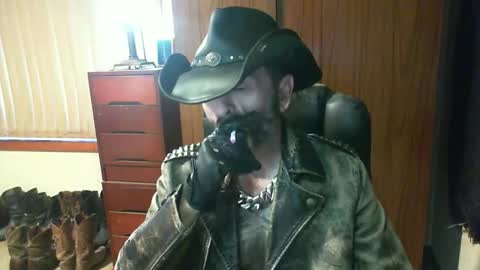 Snapshot of leathergreaser chatting on 14, 5, 2026 leathergreaser online show from 14, 5, 2026