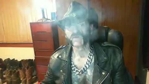 Snapshot of leathergreaser chatting on 17, 5, 2026 leathergreaser online show from 17, 5, 2026