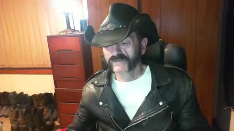 Snapshot of leathergreaser chatting on 22, 5, 2026 leathergreaser online show from 22, 5, 2026