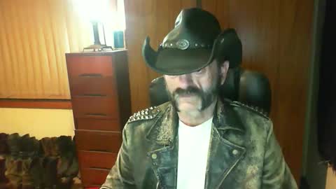 Snapshot of leathergreaser chatting on 26, 5, 2026 leathergreaser online show from 26, 5, 2026