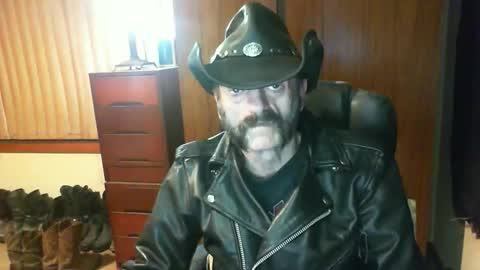 Snapshot of leathergreaser chatting on 1, 6, 2026 leathergreaser online show from 1, 6, 2026
