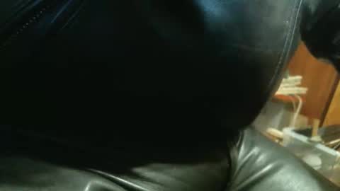 Snapshot of leathermotocross001 chatting on 14, 11, 2025 Leathermotocross online show from 14, 11, 2025