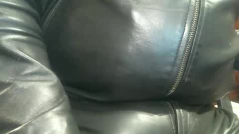 Snapshot of leathermotocross001 chatting on 18, 11, 2025 Leathermotocross online show from 18, 11, 2025