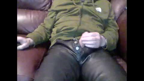 leatherpants68 online show from 6, 11, 2025