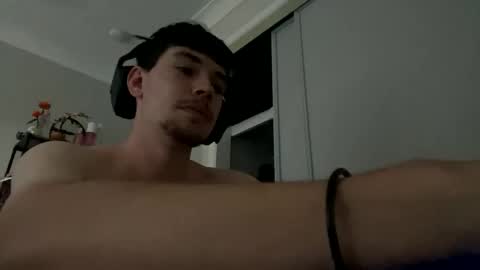 Snapshot of leesfeats chatting on 8, 2, 2025 LeesFeats online show from 8, 2, 2025