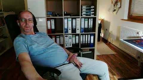 Snapshot of lefti27 chatting on 12, 4, 2026 Dave online show from 12, 4, 2026