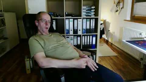 Snapshot of lefti27 chatting on 19, 4, 2026 Dave online show from 19, 4, 2026