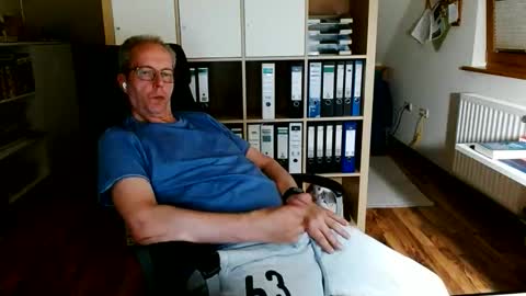 Snapshot of lefti27 chatting on 25, 5, 2026 Dave online show from 25, 5, 2026