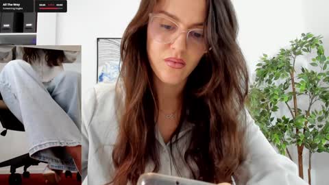 Elle  online show from 30, 1, 2025