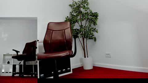 Elle  online show from 12, 9, 2025