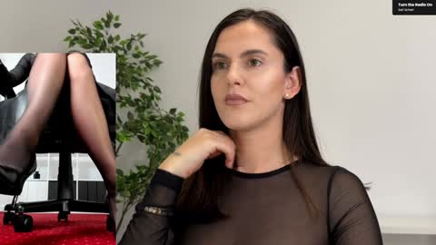 Elle  online show from 28, 10, 2025