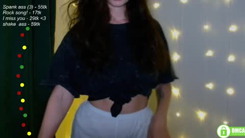 hey Im Leia and I love rock  online show from 8, 3, 2025