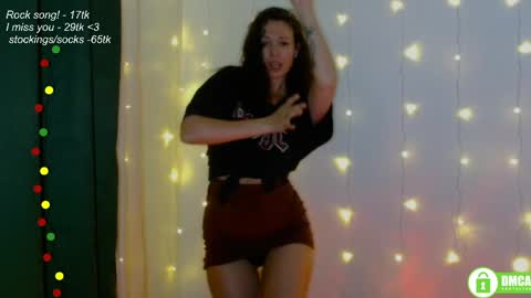 Snapshot of leia_bell chatting on 5, 6, 2026 hey Im Leia and I love rock online show from 5, 6, 2026