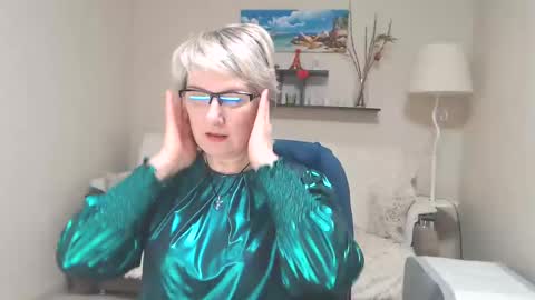 Leila Kinky online show from 19, 2, 2025