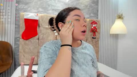 Snapshot of leilapons chatting on 4, 12, 2025 leilapons online show from 4, 12, 2025