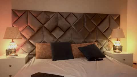 Leizathompson online show from 25, 3, 2026