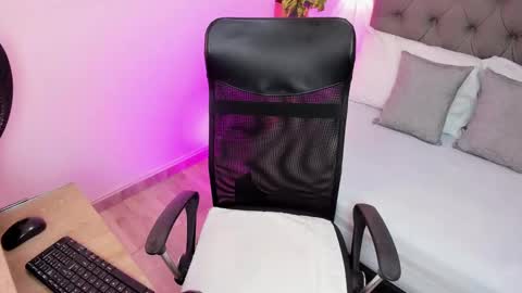 L E N A online show from 29, 9, 2025