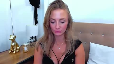 lena_sexi online show from 1, 10, 2025