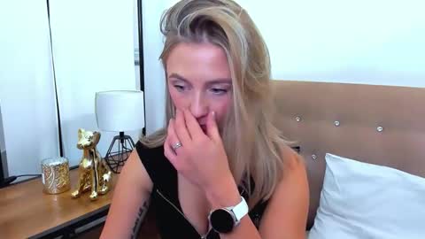 lena_sexi online show from 20, 10, 2025