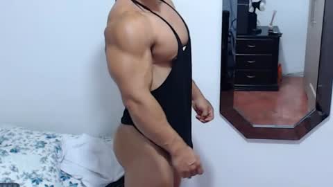 Snapshot of leo_muscleboy chatting on 11, 7, 2026 Leo online show from 11, 7, 2026